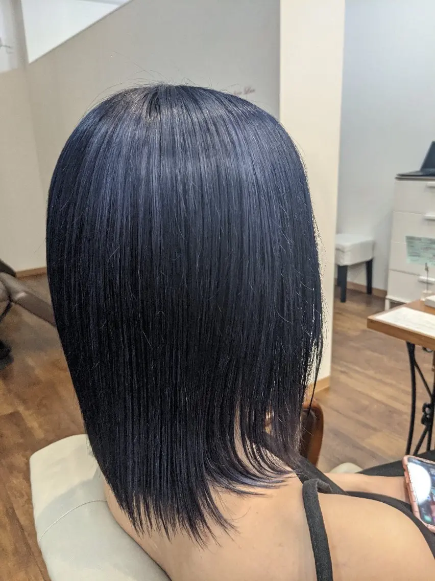 ミディアム カラー ネイビーカラー grace hair Lan🍋アカネのヘアスタイル
