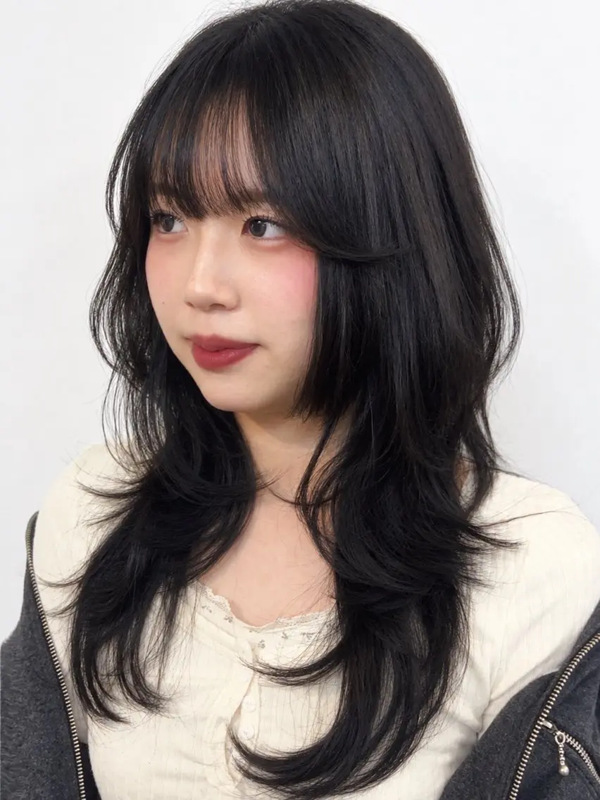 ロング カラー 黒髪 くびれヘア 顔まわりレイヤー 韓国風ヘア レイヤーカット カット ヘアカラー トリートメント ヘッドスパ 中顔面短縮レイヤー 💚モエリ💚のヘアスタイル