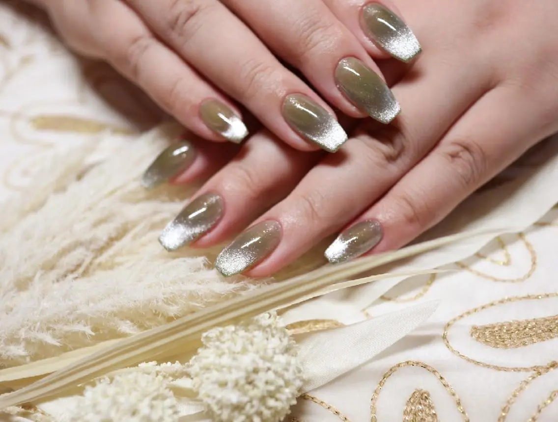 ネイル フレンチネイル マグネットネイル Mirei NAIL 金児のネイルデザイン