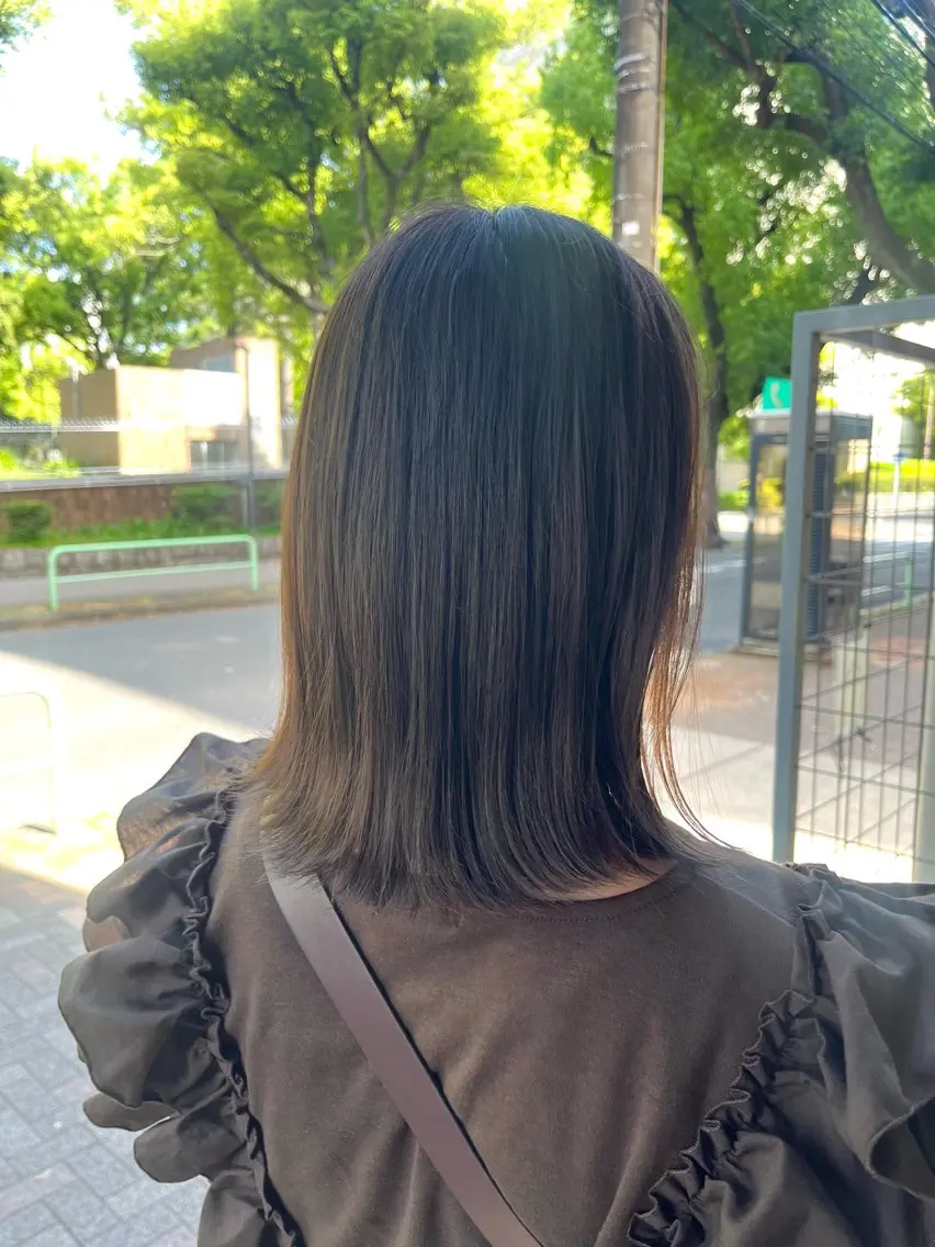 ミディアム カット ヘアカラー トリートメント 顔周りレイヤー 髪質改善 / AYUのヘアスタイル