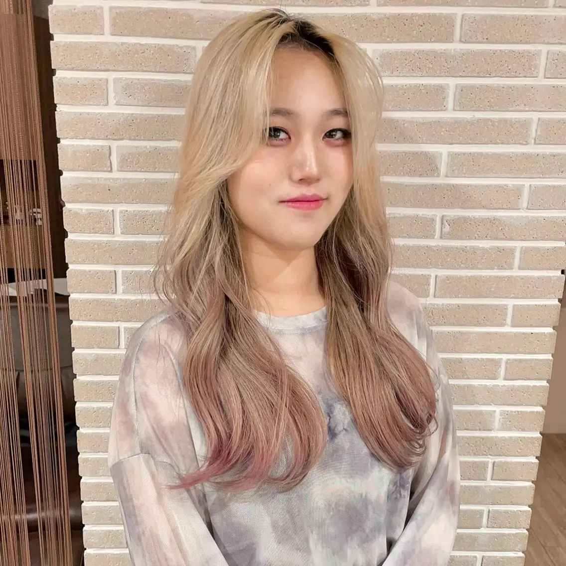 セミロング カラー ブロンド 透明感カラー グラデーションカラー 韓国風ヘア ヘアカラー レイヤー /ブリーチ/溝口誠二のヘアスタイル