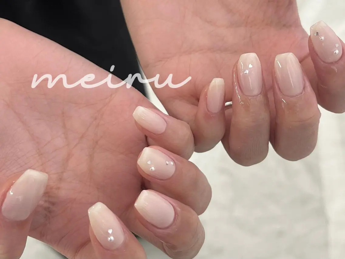 ネイル 春ネイル ホワイト 🤍meiru 🤍ネイリストのネイルデザイン