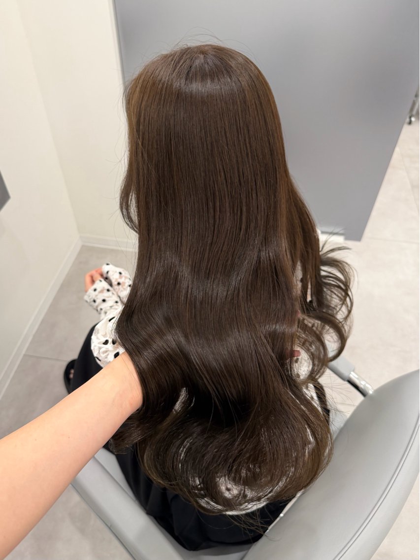 ロング カラー ベージュカラー オリーブベージュ トリートメント ヘアカラー トリートメント XIA AIMIのヘアスタイル