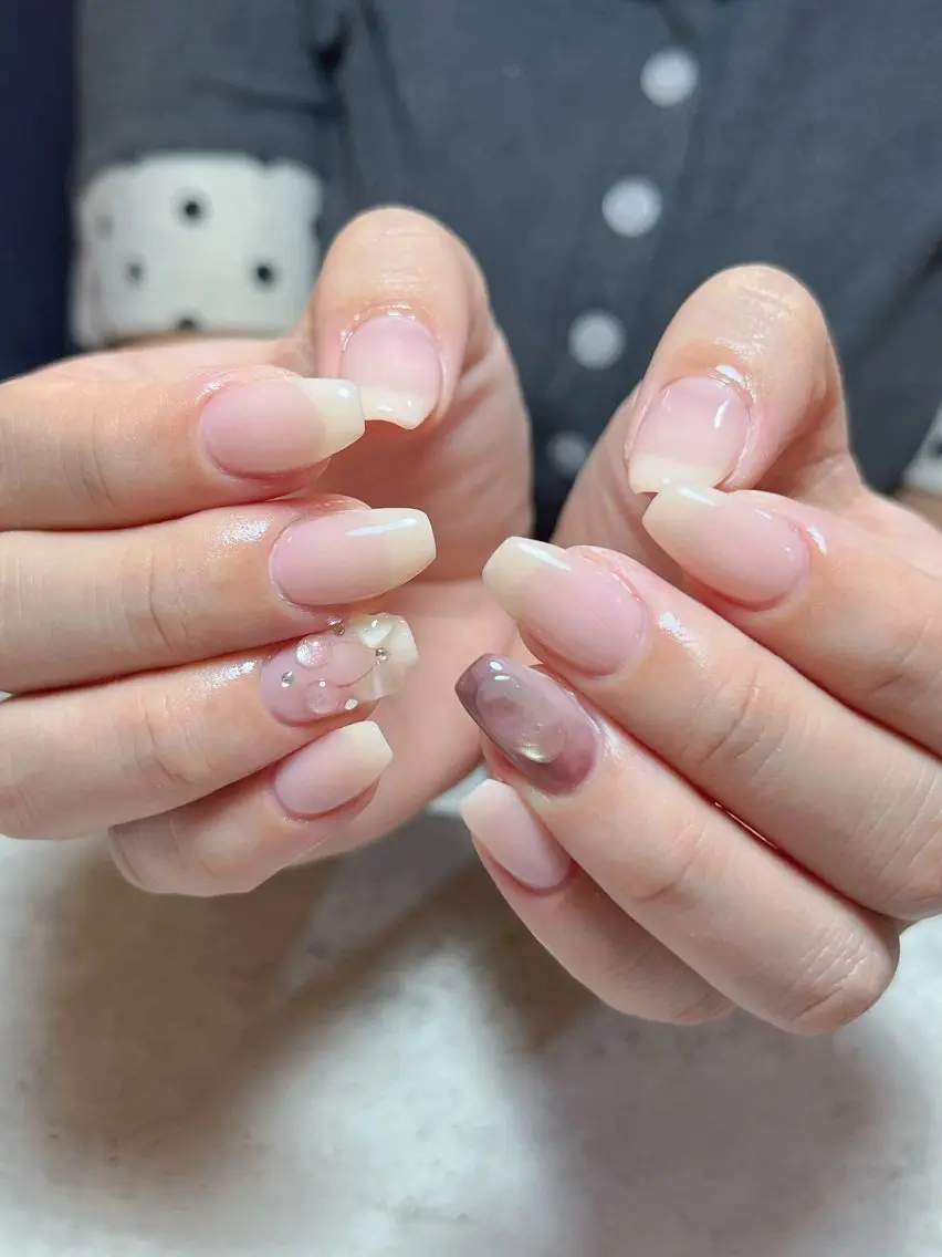 ネイル アートネイル ニュアンスネイル シンプルネイル ワンホンネイル ハンドネイル r.nailBY α 大阪福島区/岸本🧸のネイルデザイン