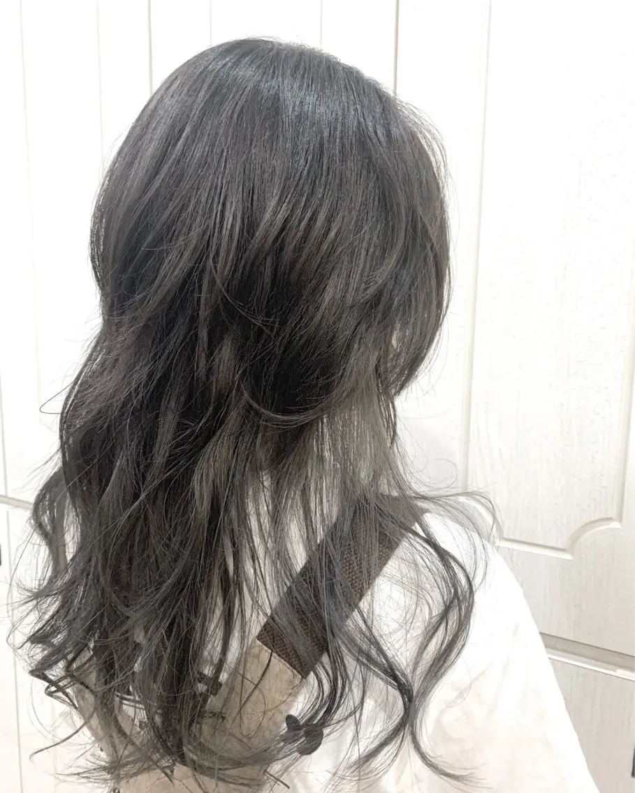 ロング カラー ブリーチ インナーカラー シルバー カット ヘアカラー トリートメント T つぐみのヘアスタイル