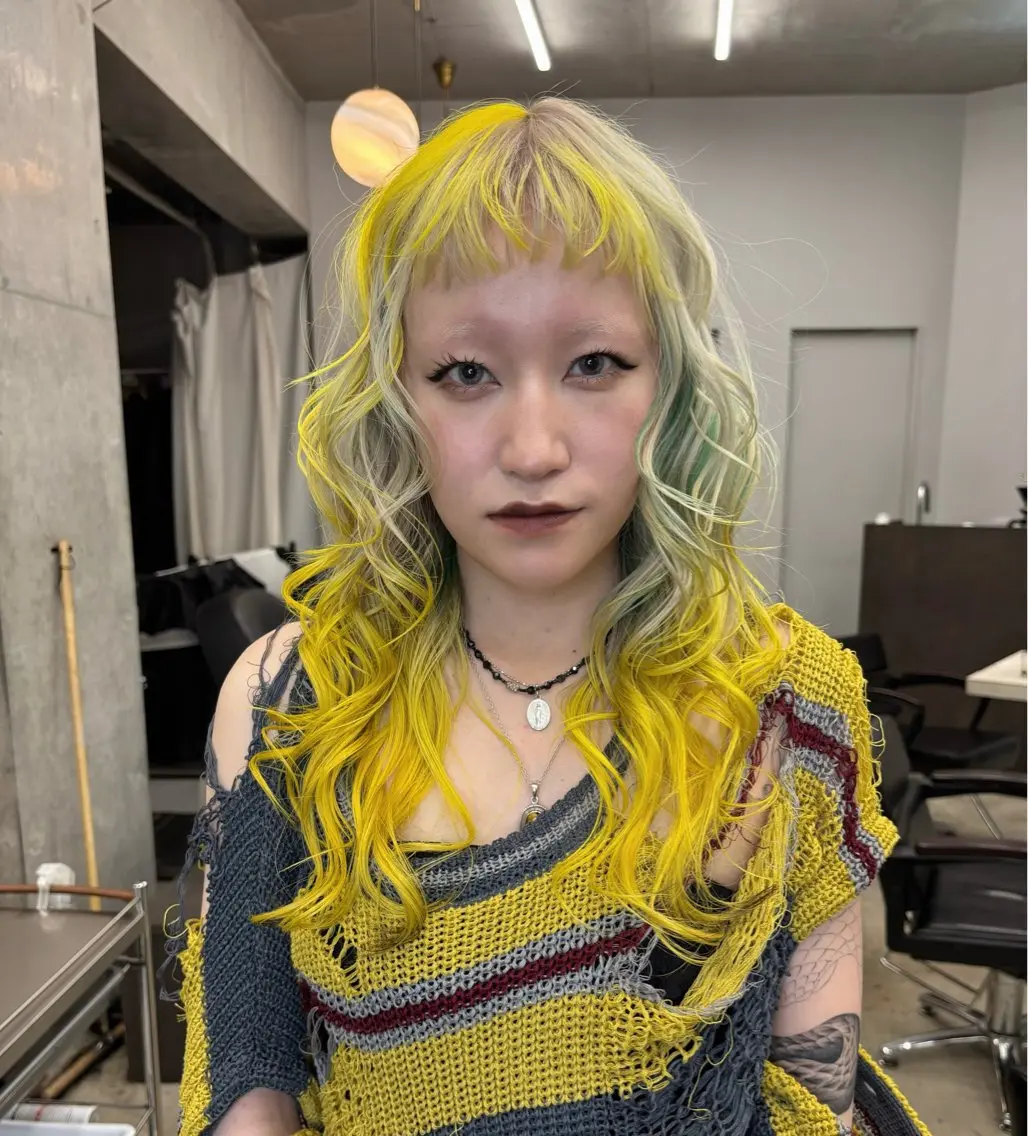 ロング カラー ベージュカラー ブリーチ 抜きっぱなしブロンド ブロンド ブルーカラー ヘアカラー ハイトーンカラー/ デザインカラー/瑛樹のヘアスタイル