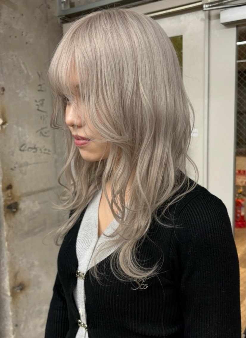 2ブリーチ＋ケアカラー＋整えカット＋3step LINKAGEトリートメント＋似合わせスタイリングの写真
