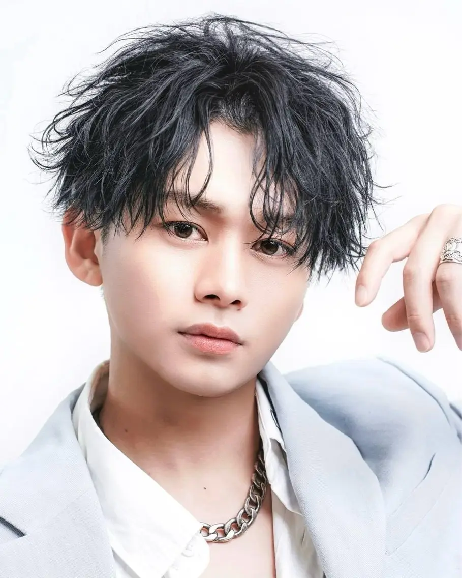 カラー 萩原 悠太のヘアスタイル