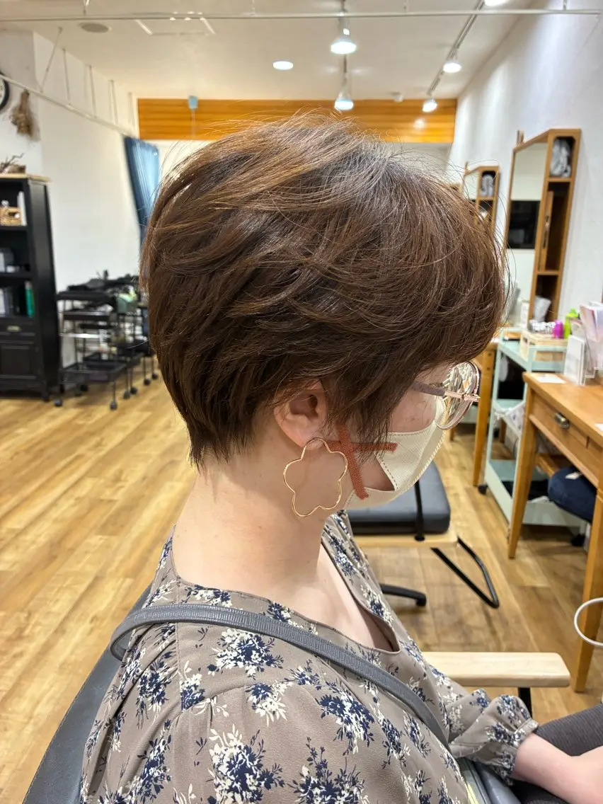 ショート くせ毛 カット 安島(あじま) 慎(まこと)のヘアスタイル