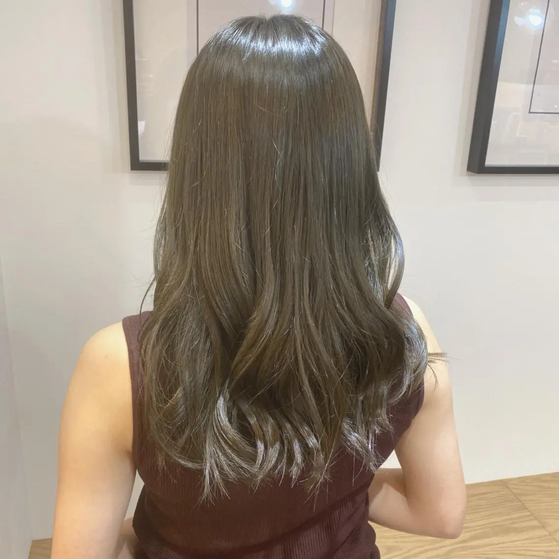 ロング カラー アッシュ オリーブアッシュ ヘアカラー トリートメント ブリーチなしWカラー ✨縮毛矯正✨ワタベのヘアスタイル