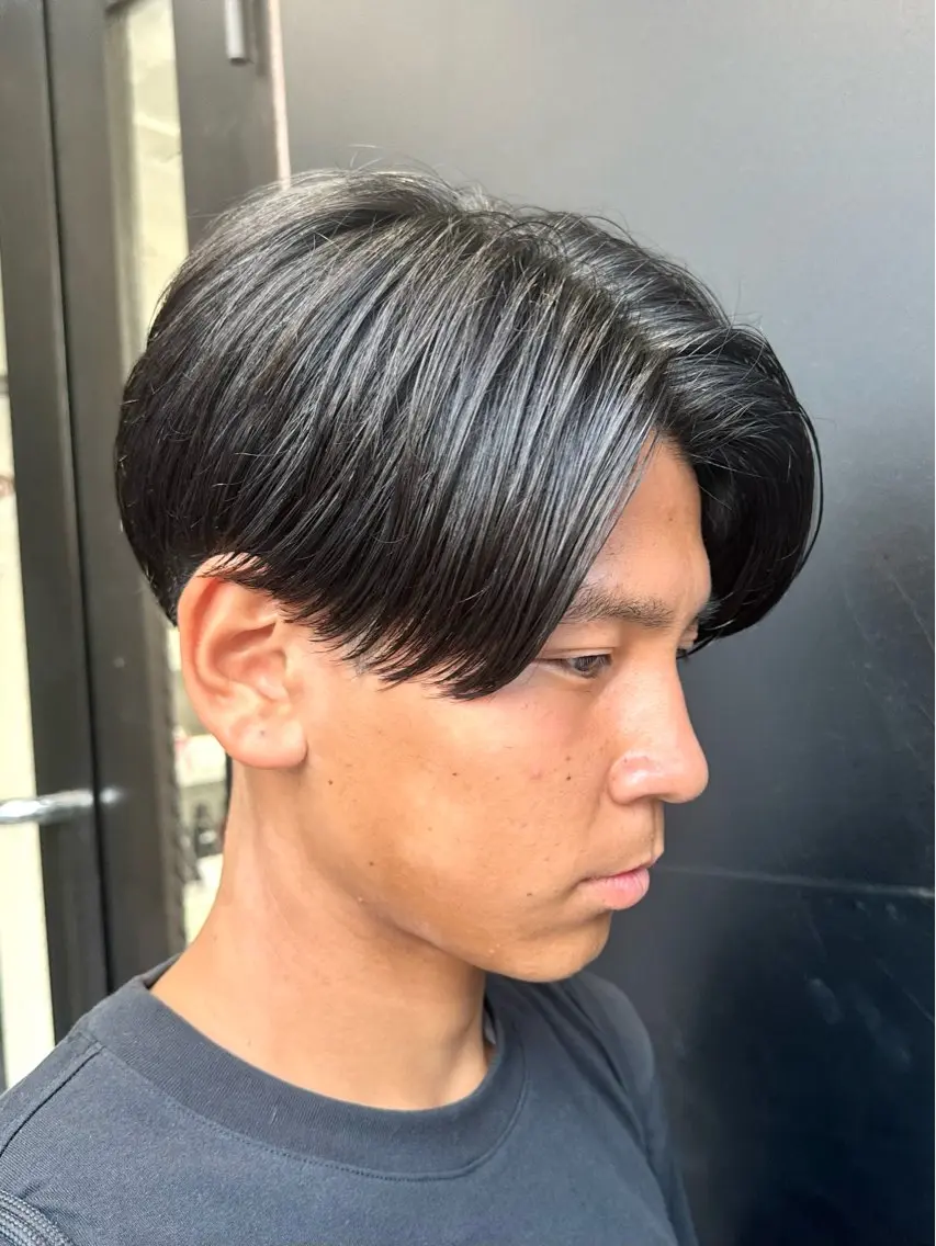 メンズ メンズブリーチ センターパート メンズパーマ 岐津公太 メンズ縮毛矯正のプロのヘアスタイル