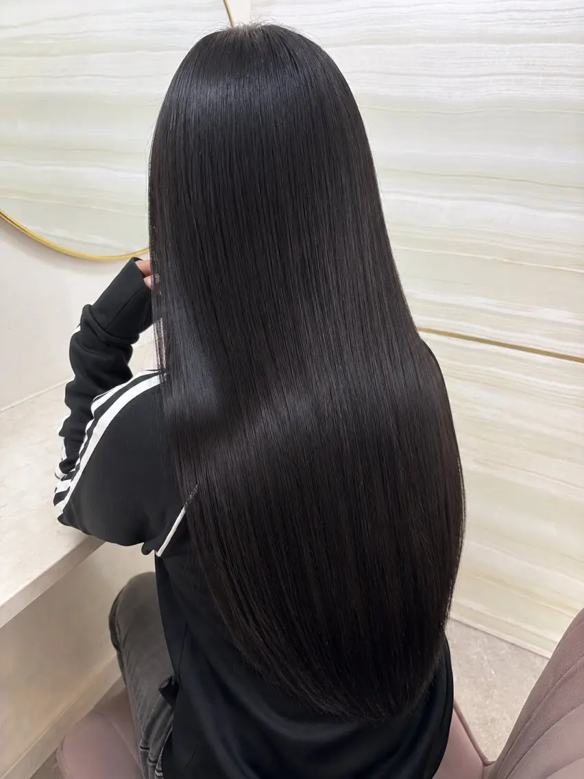 ロング カラー ブリーチ ダークグレー ブリーチなしカラー ヘアカラー トリートメント 💜eluあやね💜 🫧カラー・縮毛矯正のヘアスタイル