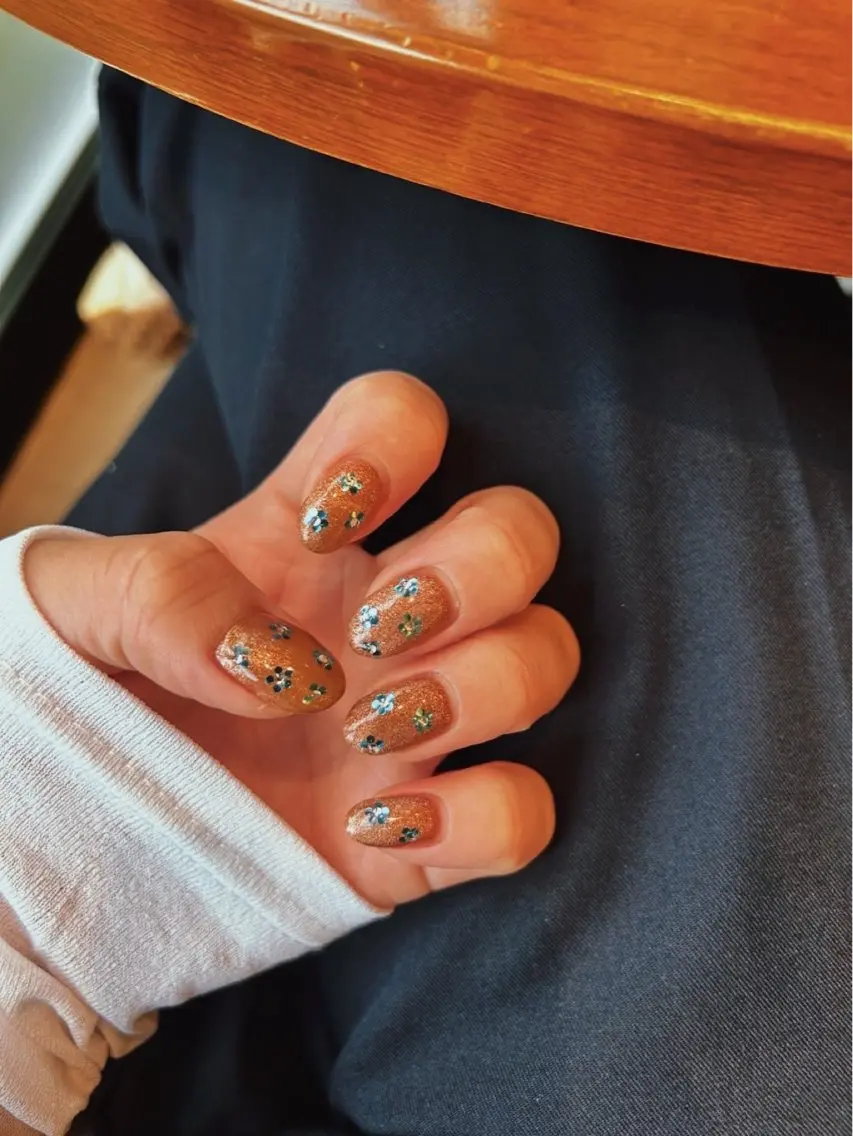 ネイル ブルー ブラウン フラワーネイル マグネットネイル シンプルネイル Sei | cres nailのネイルデザイン