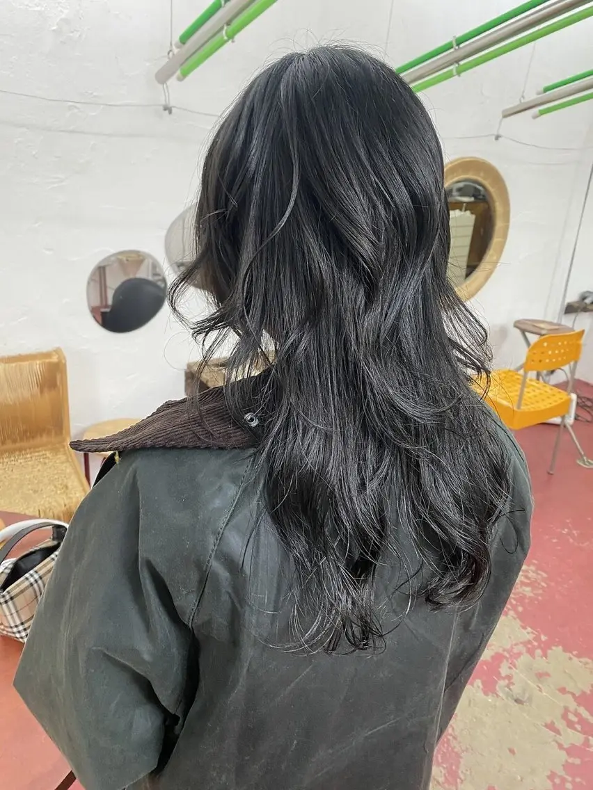 ロング ヘアカラー トリートメント qiie リタッチ 黒染め　ワンカラーのヘアスタイル