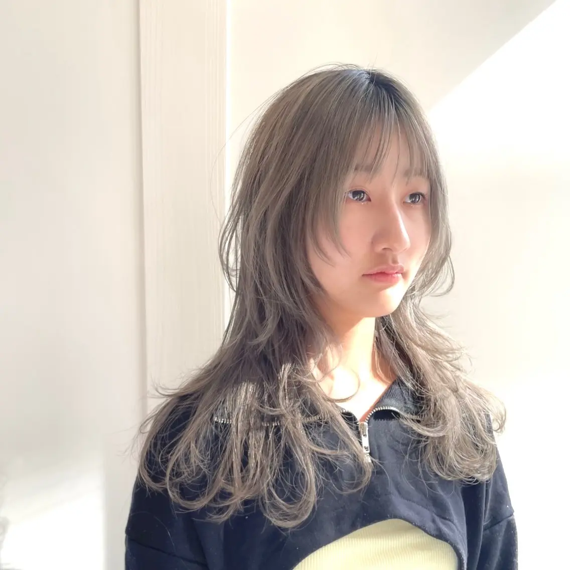 ロング カラー グレージュ ハイトーンカラー ハイトーングレージュ 韓国風ヘア レイヤーカット ウルフ/レイヤー /suzuhaのヘアスタイル