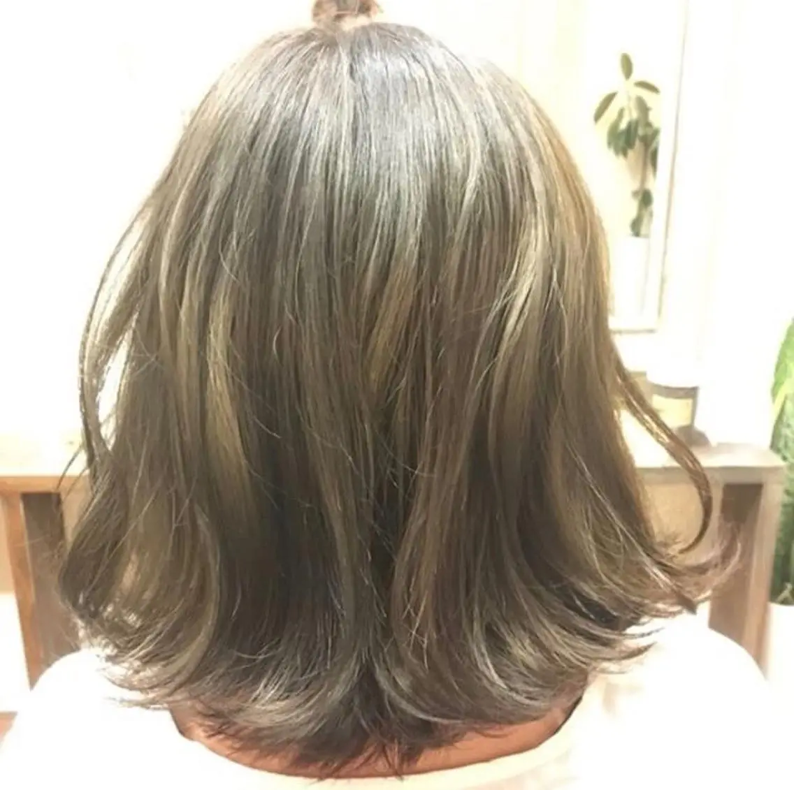 ミディアム カラー ヘアカラー トリートメント GRANDE アオキのヘアスタイル