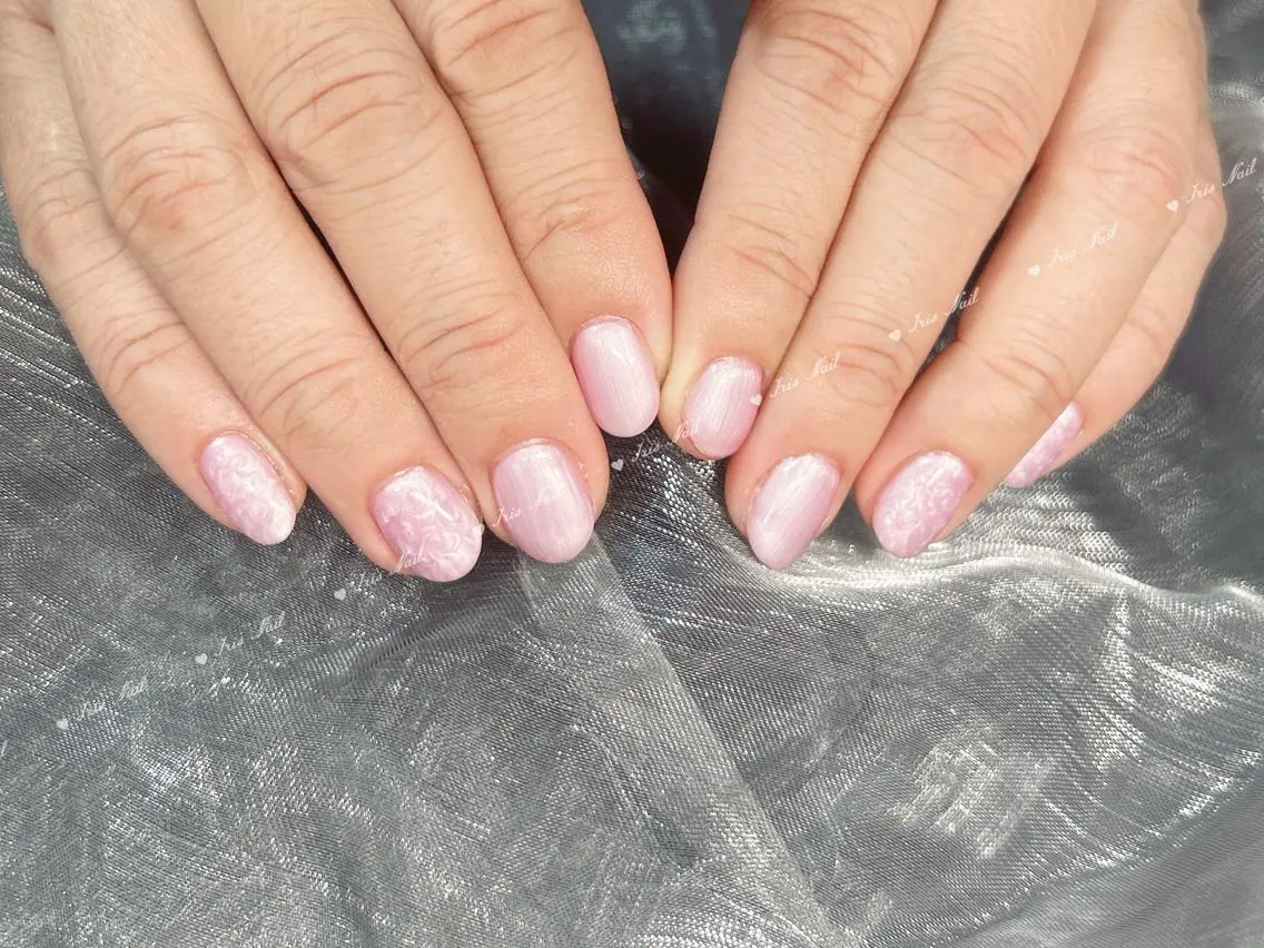 ネイル アートネイル チークネイル フレンチネイル ジェルネイル ホログラムネイル ハンドネイル ハンドケア 🍒IRIS Nail🌸のネイルデザイン