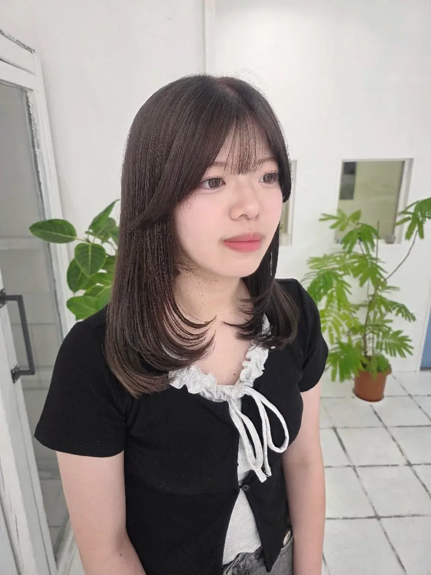 カラー ブリーチ ショコラグレージュ ダブルカラー グレージュ ブリーチなしカラー カット ヘアカラー toiro ちだしえりのヘアスタイル