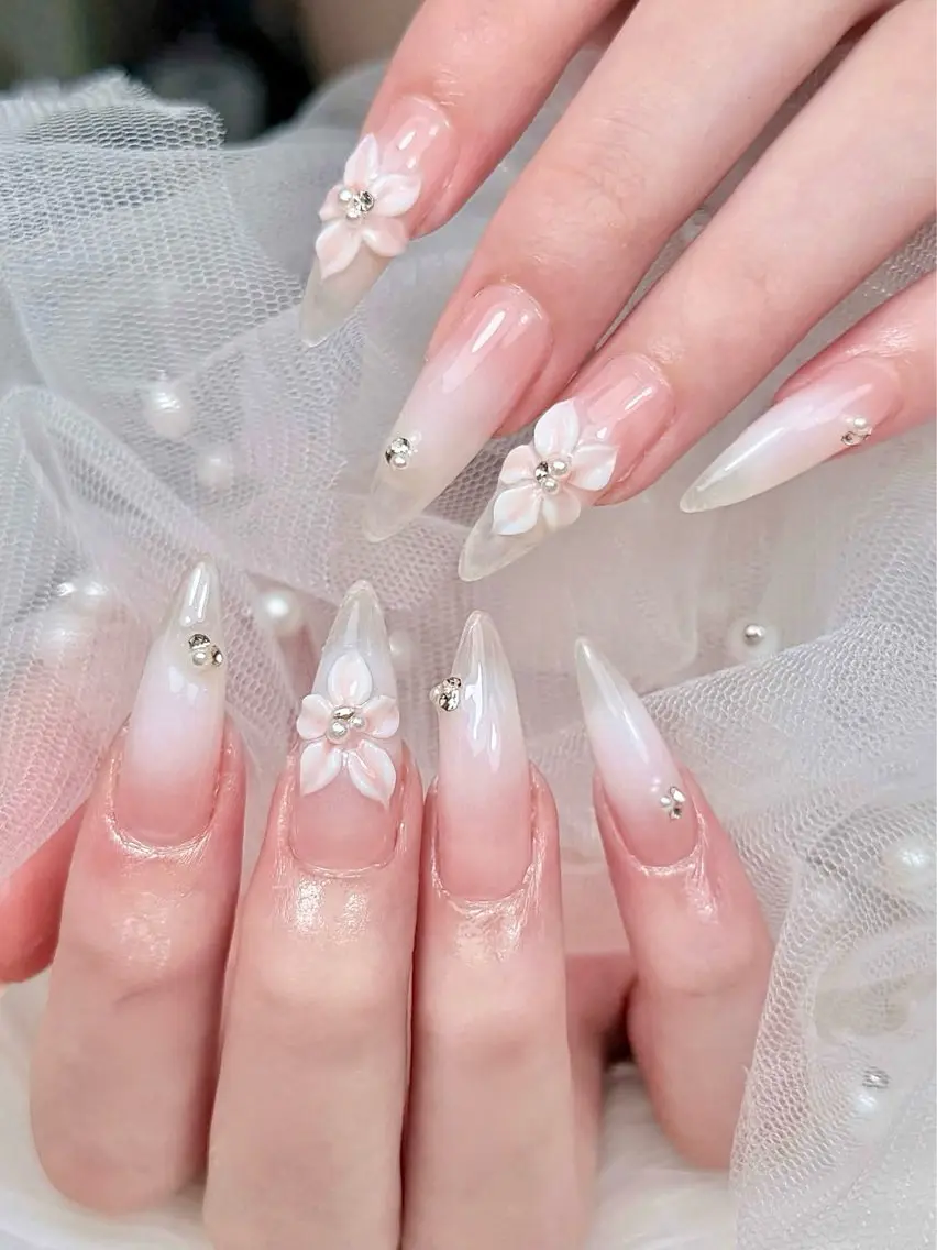 ネイル アートネイル ボルドー フレンチネイル ジェルネイル 氷ネイル・うるうるネイル ハンドネイル Yuki nail salon anのネイルデザイン