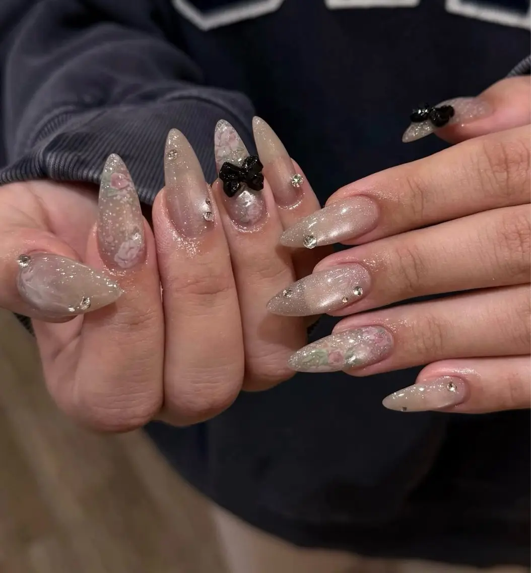 ネイル フレンチネイル グラデーション マグネットネイル ニュアンスネイル シンプルネイル Nihonthy Nail 新宿のネイルデザイン