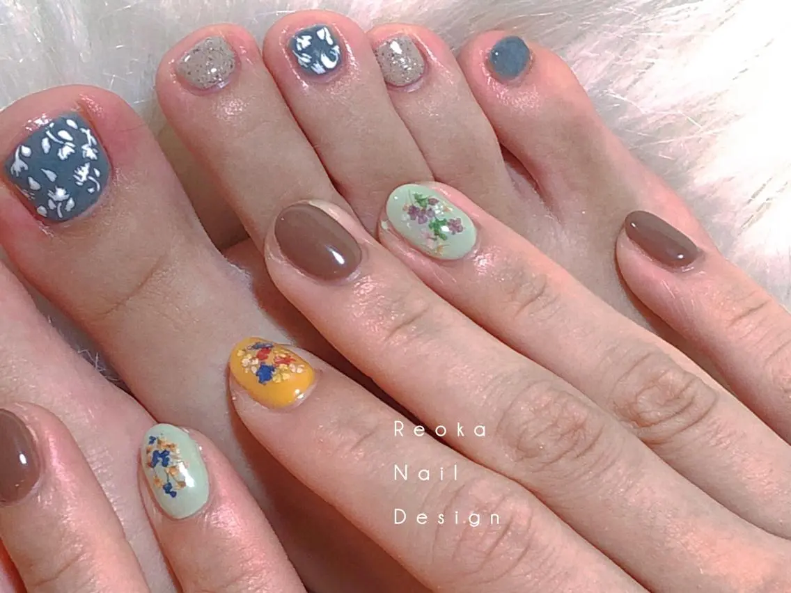 ミディアム ネイル Blowe ニュアンスのネイルデザイン