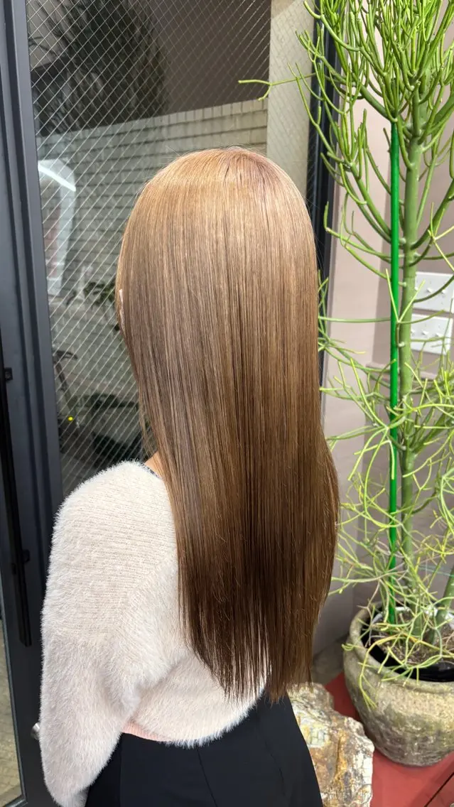 ロング カラー ベージュカラー ヘアカラー HIBIKI / 透明感カラーのヘアスタイル