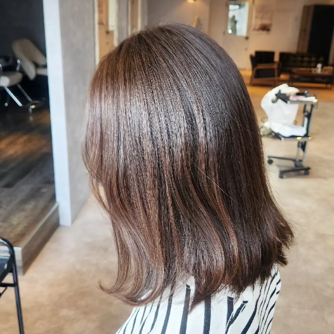 セミロング ボブ 外ハネヘア 鈴木 じゅんやのヘアスタイル