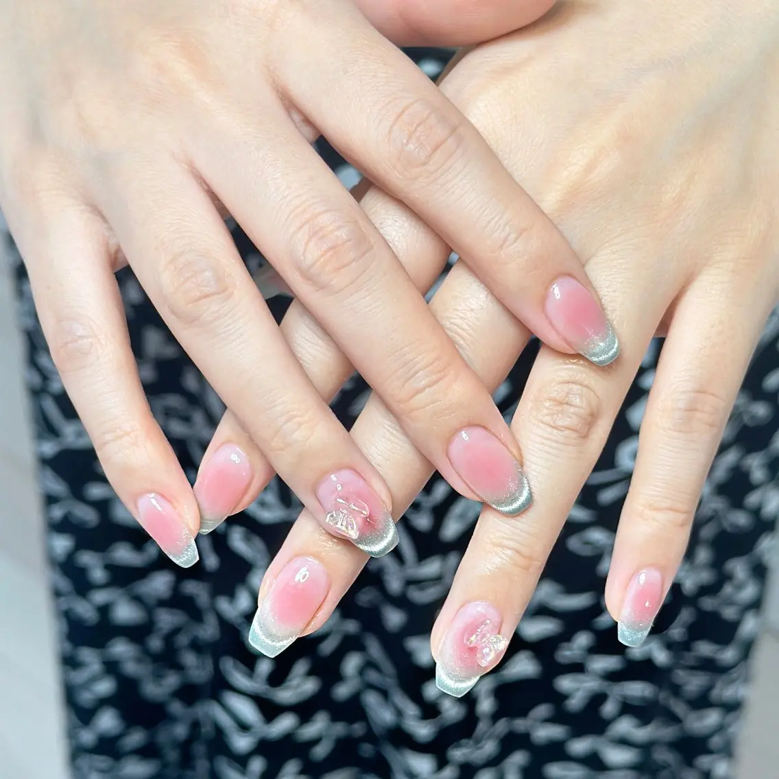 ネイル アートネイル オーロラネイル チークネイル フレンチネイル ガラスフレンチ 🎀YooLi Nail salonのネイルデザイン