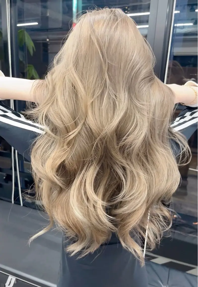 カラー 保坂 彩月のヘアスタイル