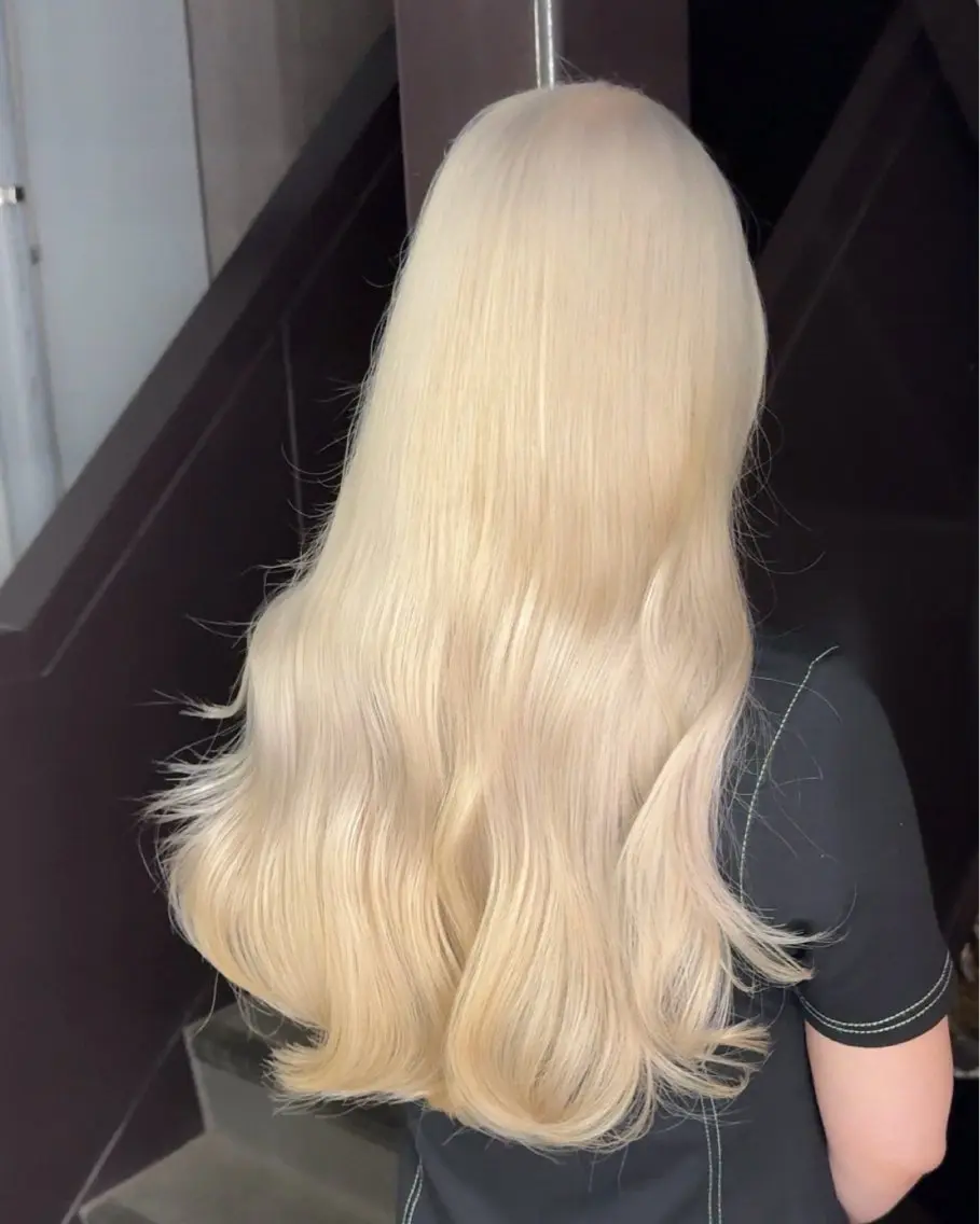 ロング カラー ベージュカラー ブリーチ ケアブリーチ 透明感カラー デザインカラー カット ヘアカラー トリートメント 似合わせカット/ ハイトーン/aoiのヘアスタイル