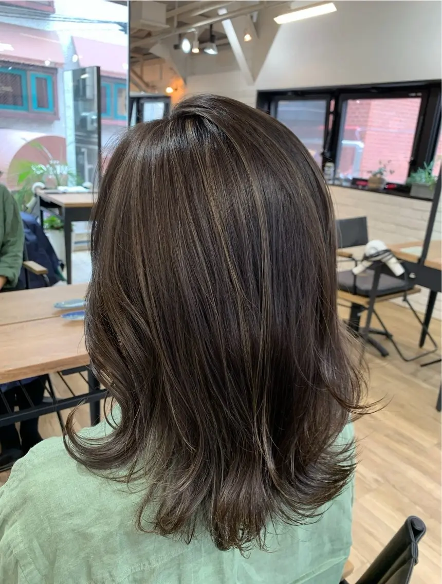 ミディアム 天谷 桂子のヘアスタイル