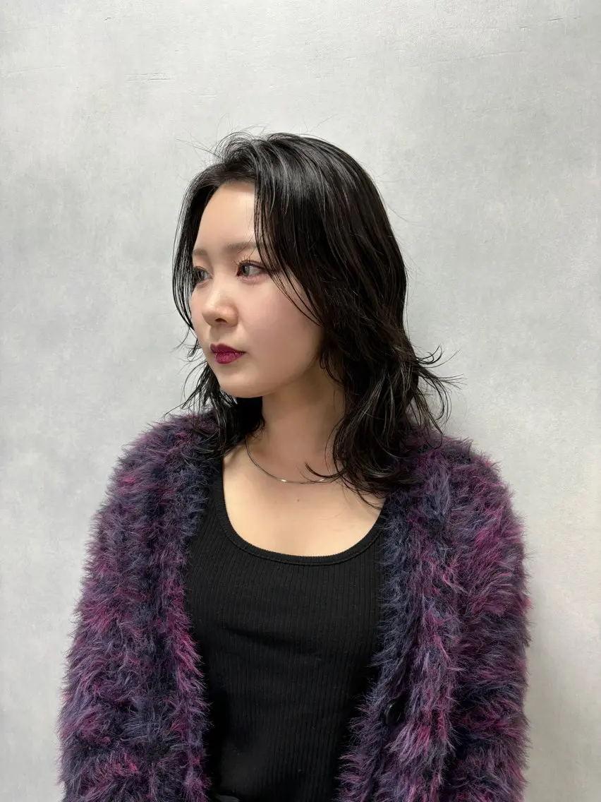 ミディアム カラー ヘアアレンジ 顔まわりレイヤー 顔周りカット レイヤーカット ウルフカット ravens代表 ヒロムのヘアスタイル