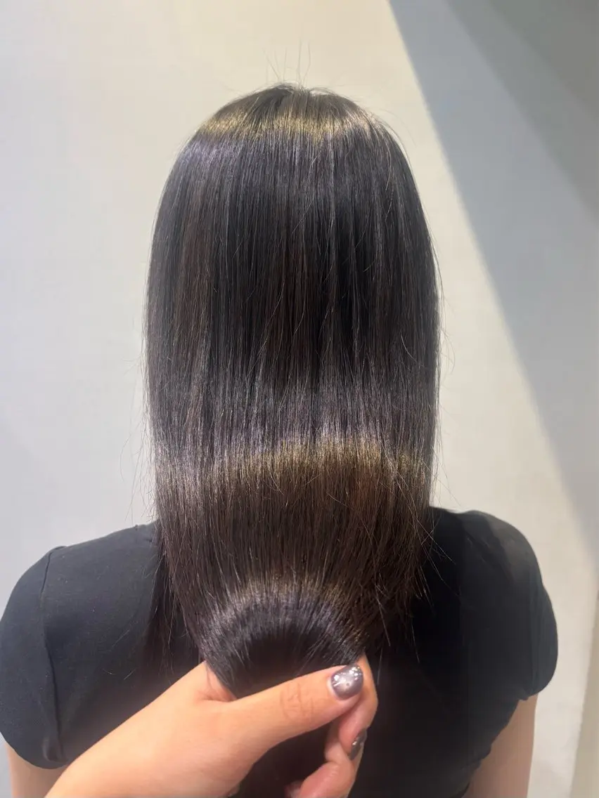 ロング ヘアカラー 油井 緋織のヘアスタイル