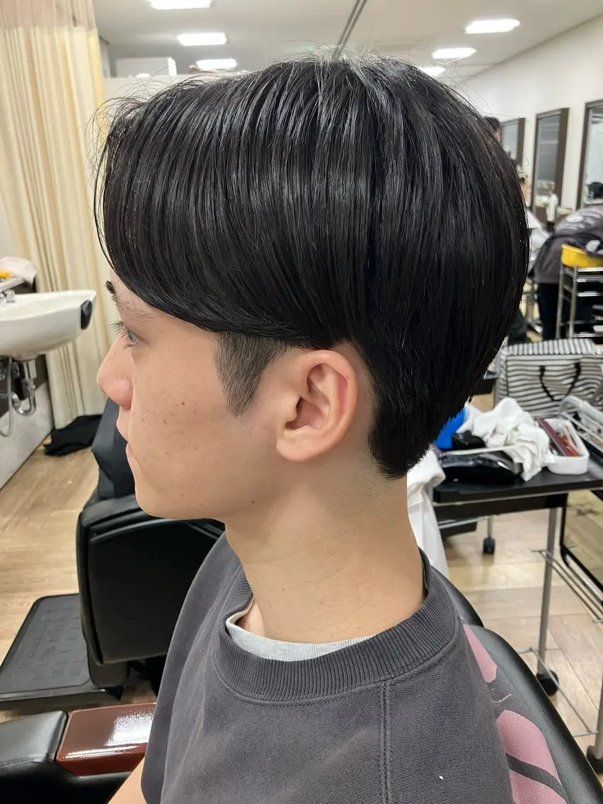 メンズ センターパート 刈り上げ 吉田 瑠美子のヘアスタイル
