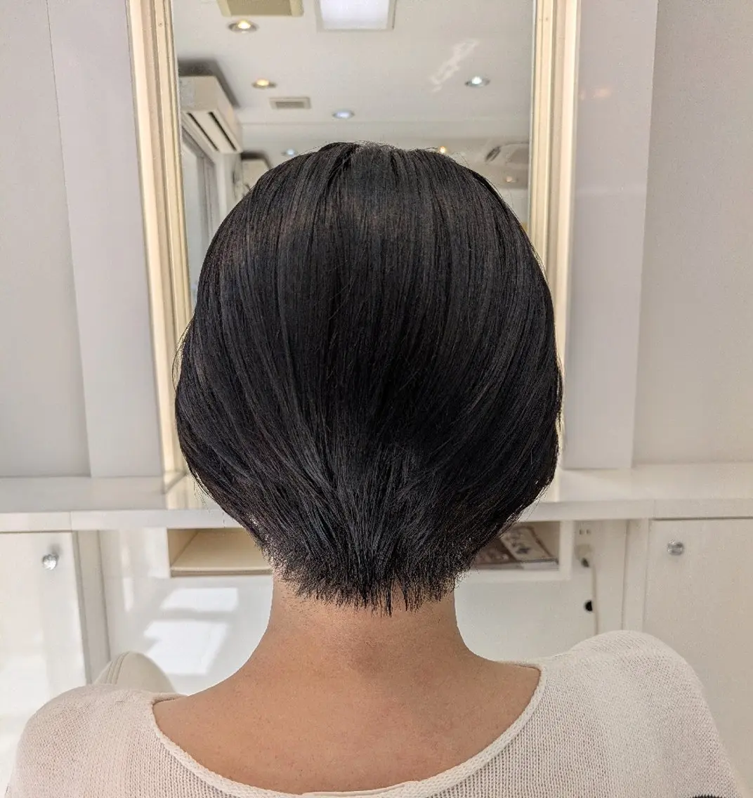 ショート 中野韓国レイヤー× ウルフ  本木之教
のヘアスタイル