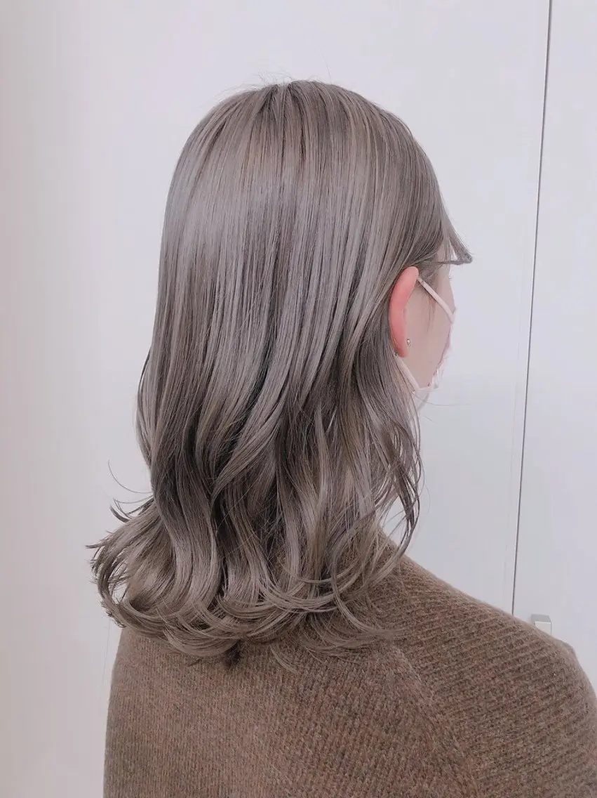 カラー ブリーチ 藤井 陽菜のヘアスタイル