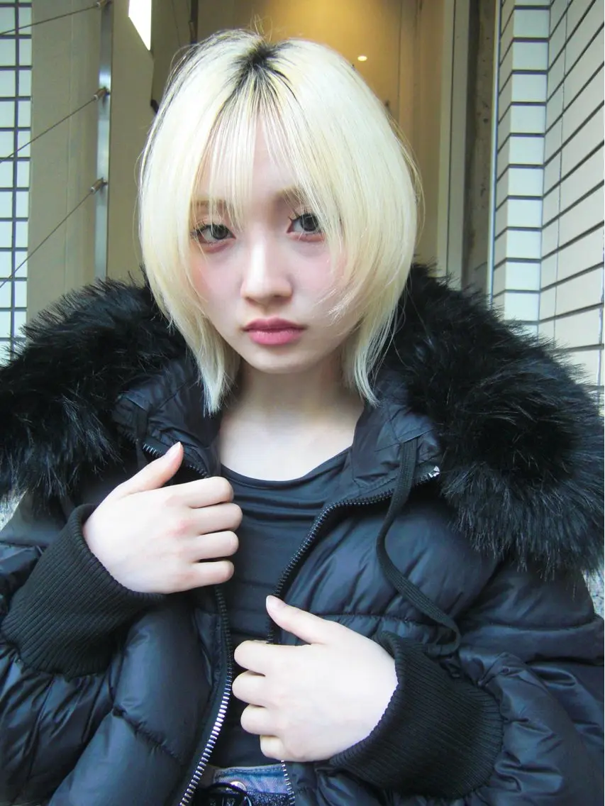 ミディアム 切りっぱなしボブ ボブレイヤー ボブ くびれヘア 顔まわりレイヤー カット ヘアカラー トリートメント SAKURA omotesandoのヘアスタイル