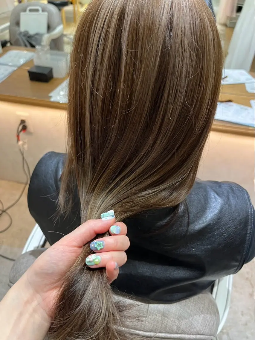 ロング ハイライト ヘアカラー 木原 めいのヘアスタイル