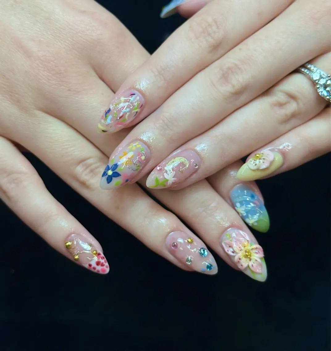ネイル アートネイル フラワーネイル キラキラネイル 韓国ネイル 持ち込み Iconic Nailのネイルデザイン