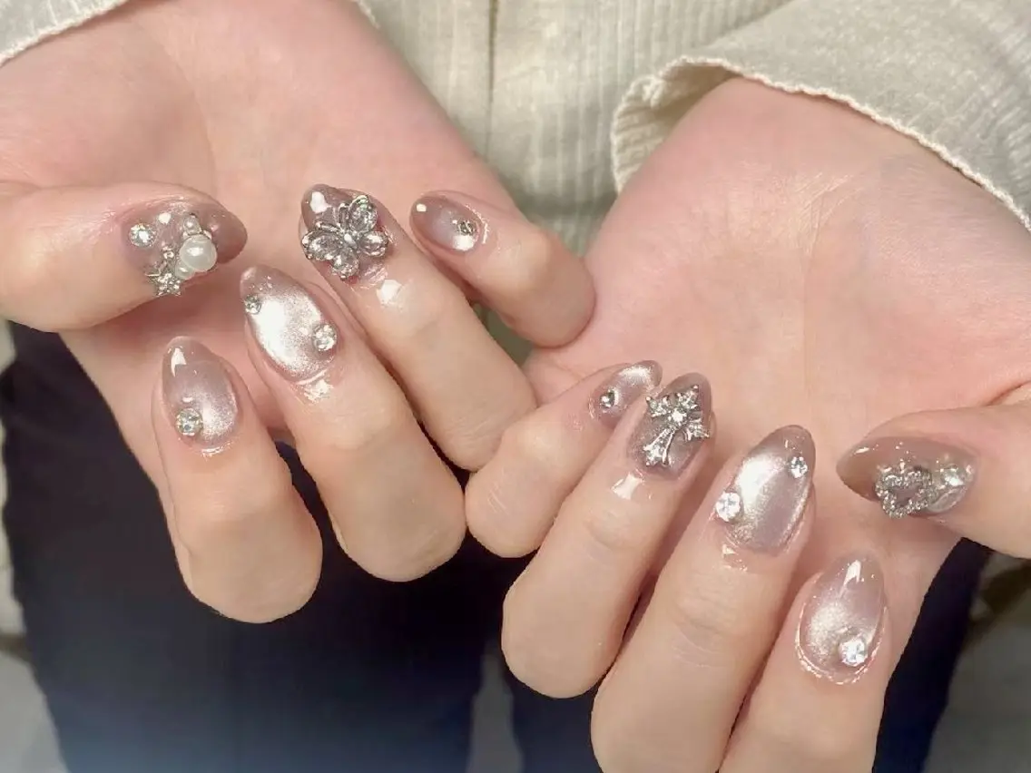 ネイル チークネイル フレンチネイル ジェルネイル ガーリー キラキラネイル ハンドネイル UM Nail Salonのネイルデザイン