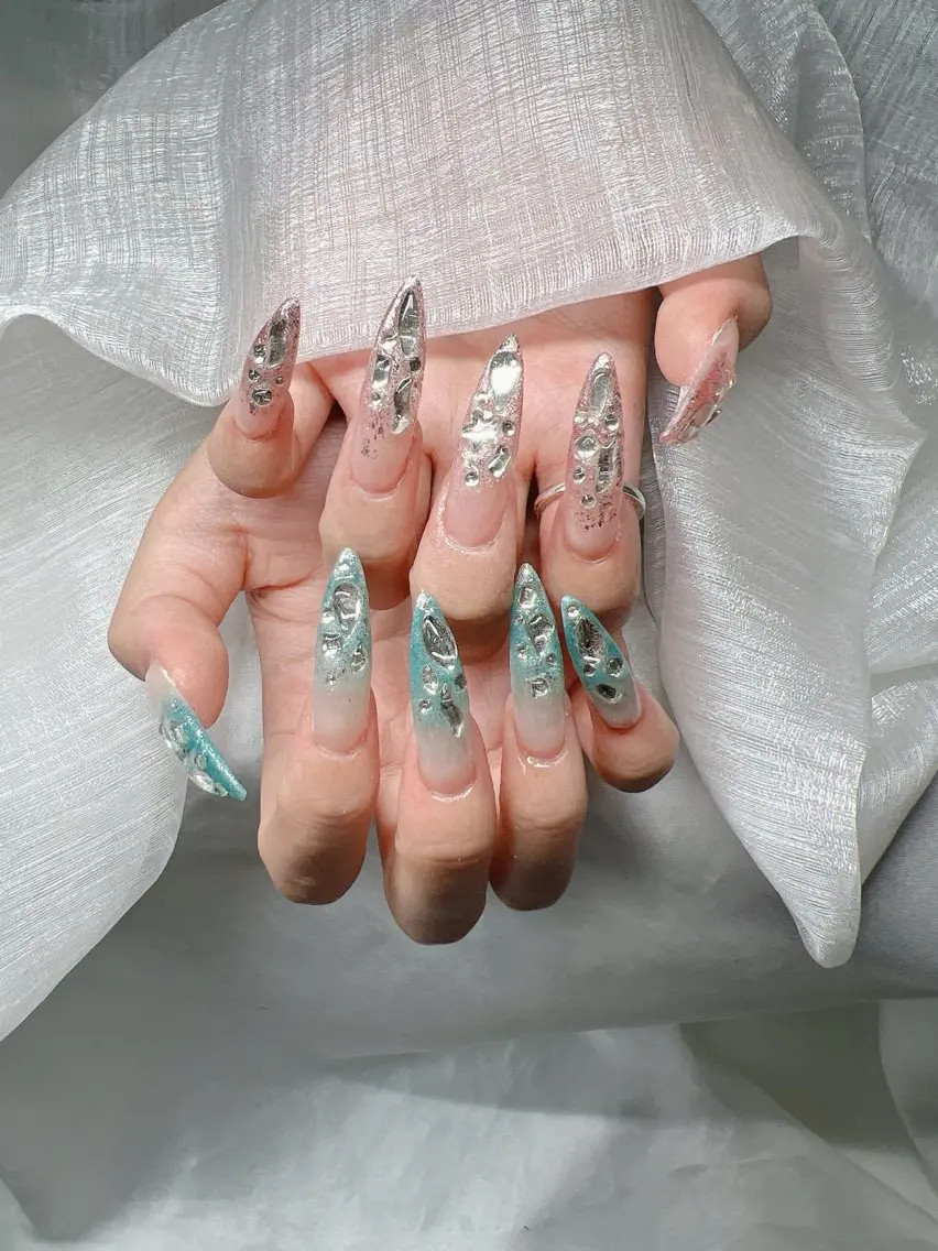 ネイル 長さ出し グラデーション キラキラネイル マグネットネイル ニュアンスネイル ハンドネイル Lee Nailsのネイルデザイン