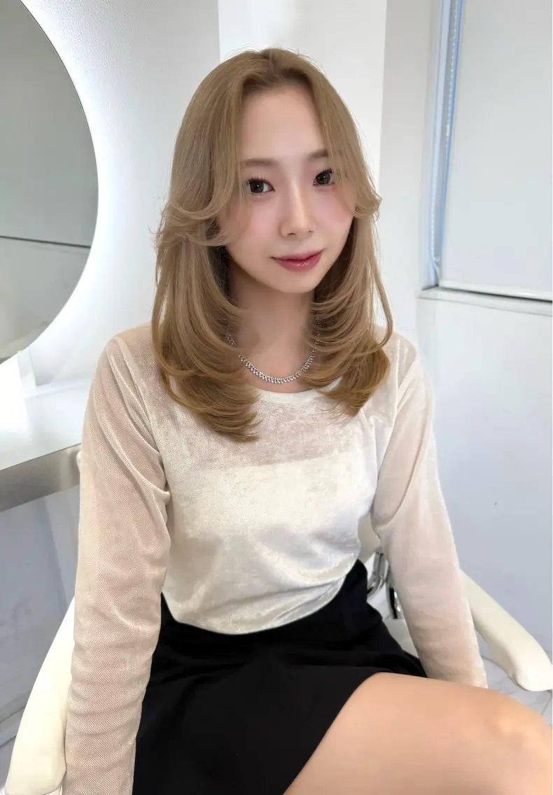 ミディアム 韓国風ヘア レイヤーカット 小顔カット レイヤーカット🫧 🎀Tomoka🎀のヘアスタイル