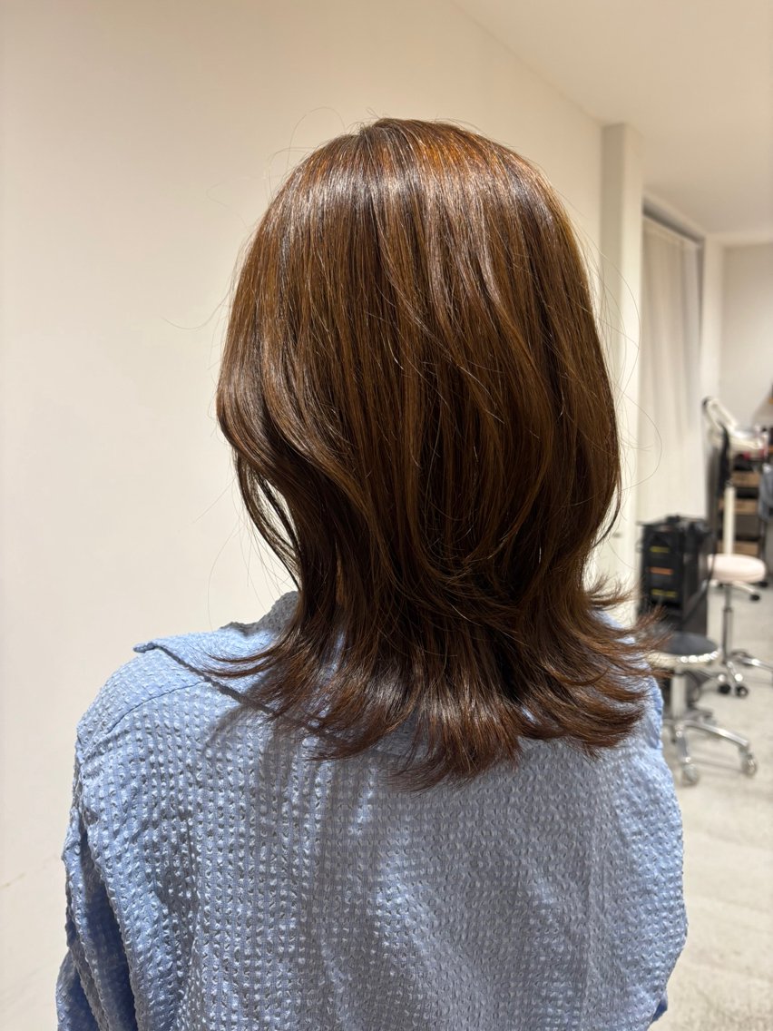 ミディアム レイヤーカット 伊藤 ゆいなのヘアスタイル