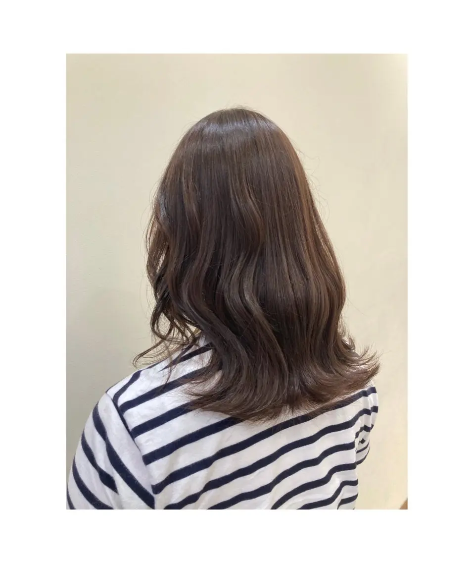 カラー 新嵩 真理のヘアスタイル