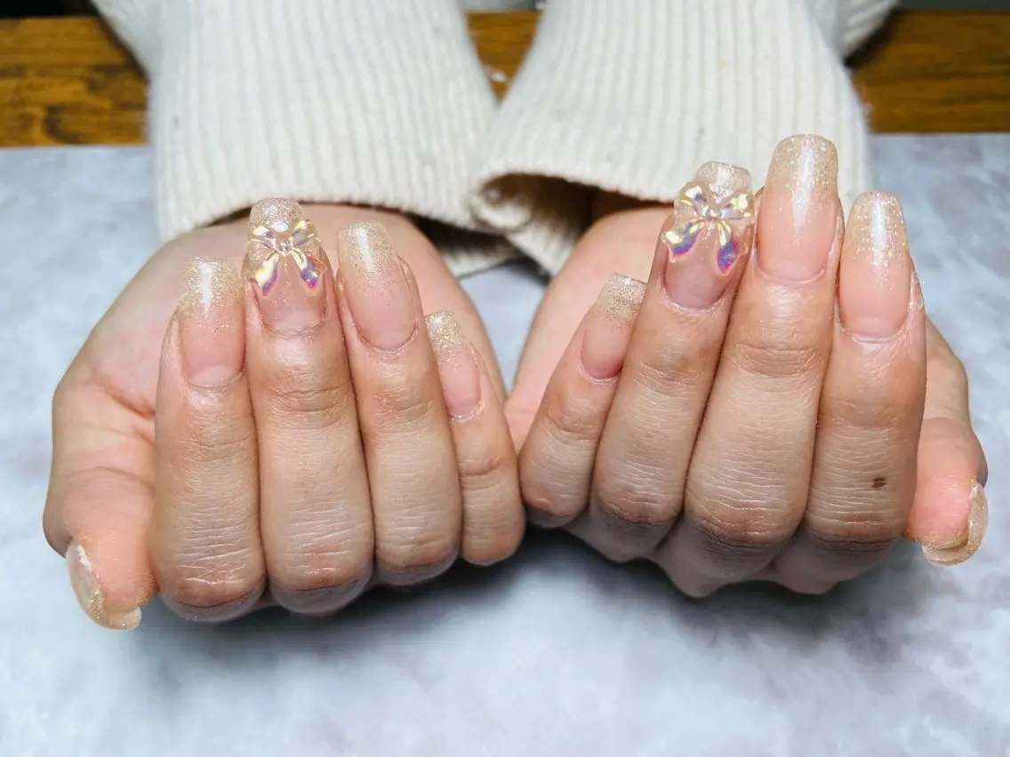 ネイル オーロラネイル ゴールド キラキラネイル ラメ(グリッター) A-nail 閉店のネイルデザイン