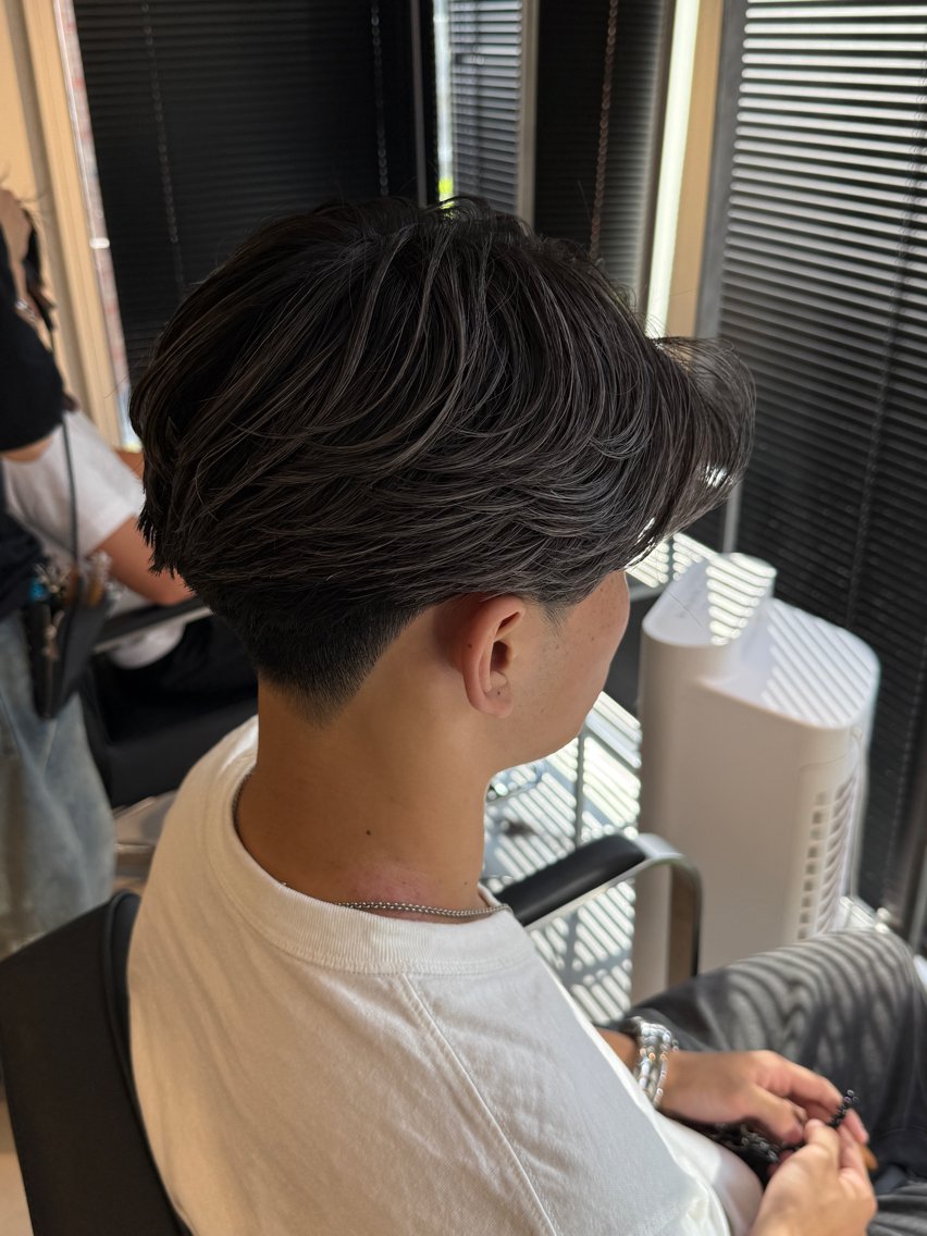 ショート カラー メンズ メンズバレイヤージュ センターパート バレイヤージュ レイヤーカット 渋谷/無料カット モデル/シイバのヘアスタイル