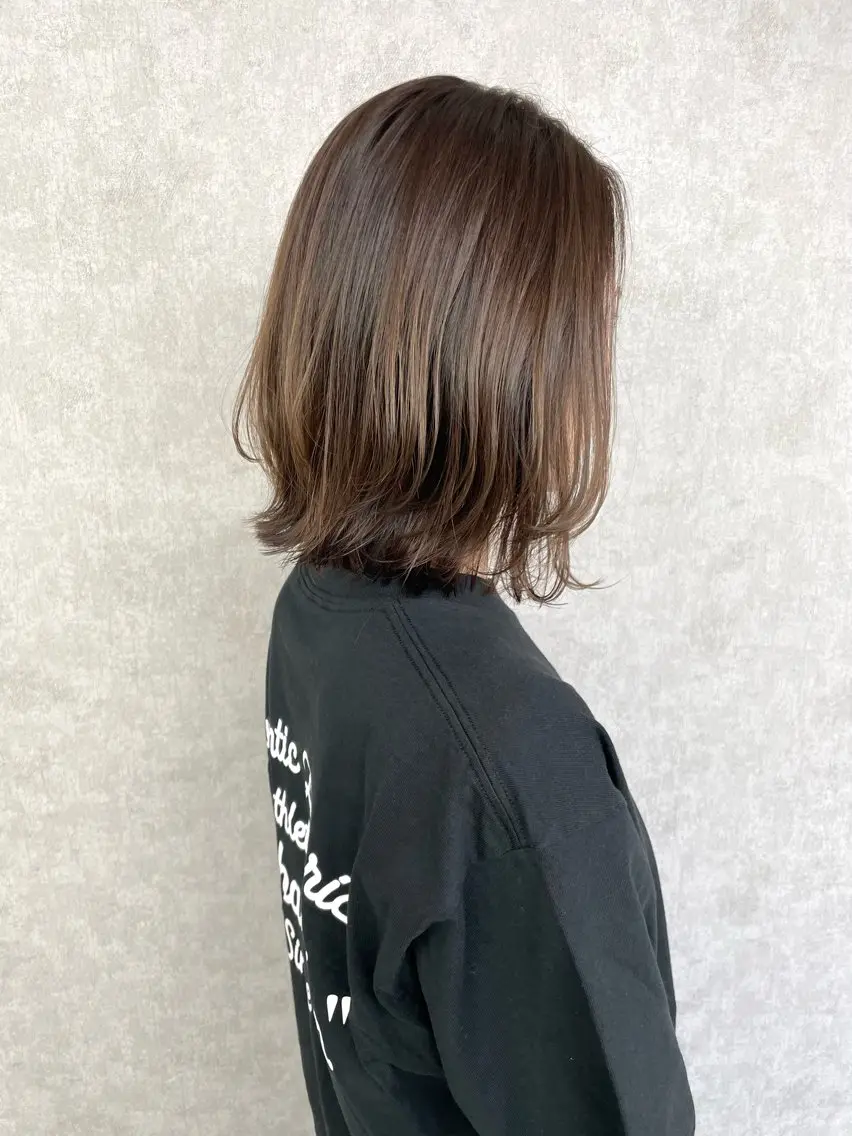 ミディアム カラー ボブレイヤー グレージュ ボブ レイヤーカット 一戸 亮祐のヘアスタイル