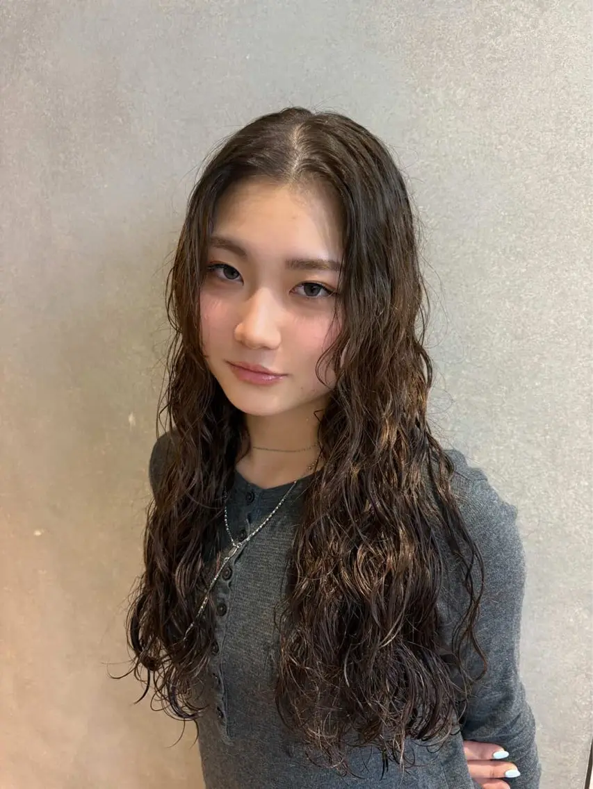 ロング パーマ パーマ ブラウン/レイヤー ココトキ🌺のヘアスタイル