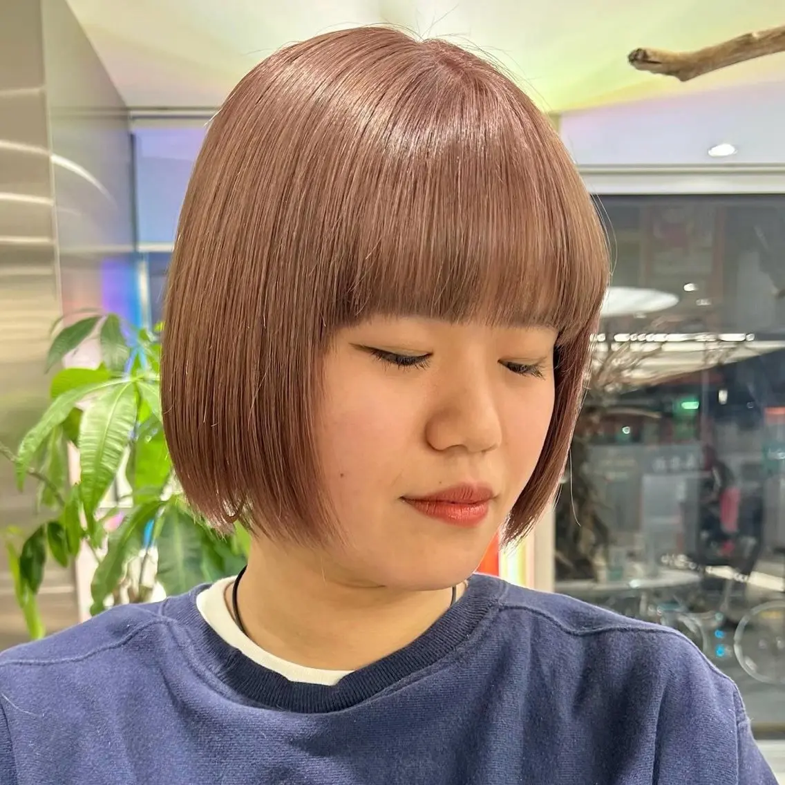 ショート カラー ブリーチ ケアブリーチ 透明感カラー ハイトーンカラー イルミナカラー メンズウルフ/ボブ パーマ/くるみのヘアスタイル