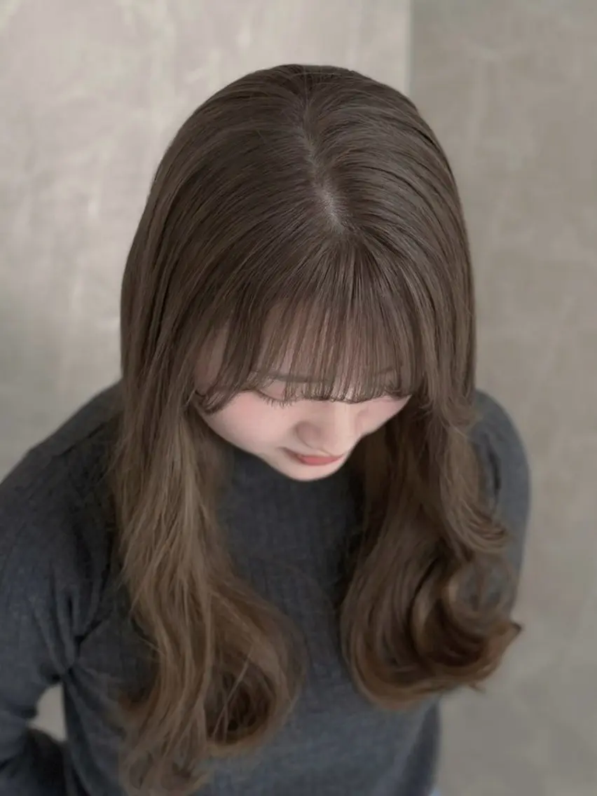 セミロング ヘアカラー トリートメント 透明感グレージュカラ ーNANAMIのヘアスタイル